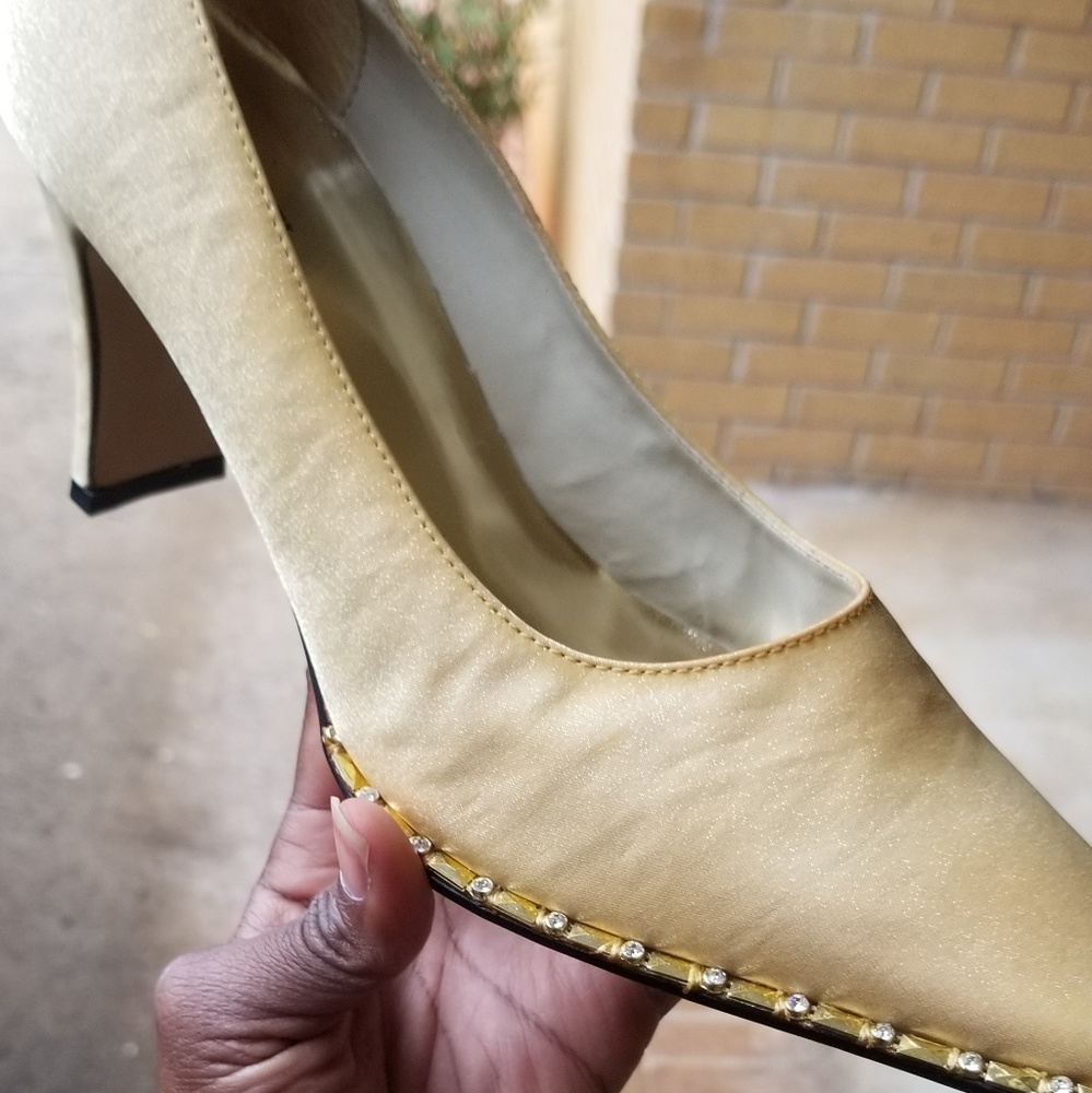 Shoes - Picture 4 of 5